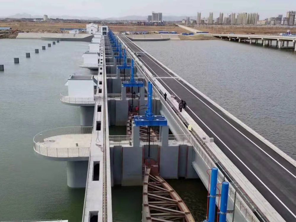 威海香水河擋潮閘，雙曲拱弧形結構，獲發(fā)明專利