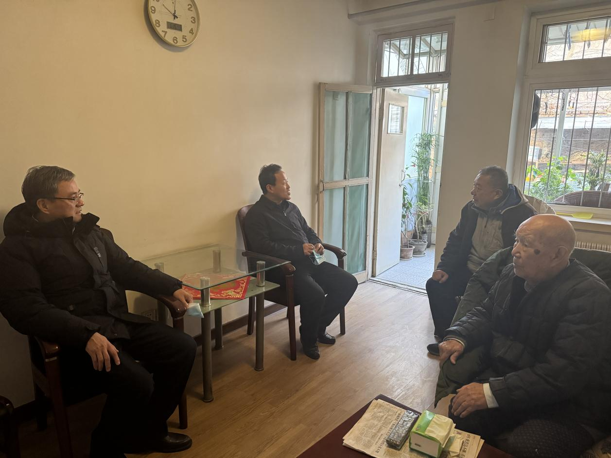 公司領導春節(jié)前夕走訪慰問離休干部